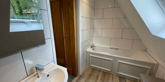 2 & 3 Bedroom A Frame, Bathroom at Finlake