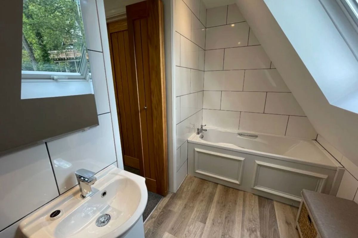 2 & 3 Bedroom A Frame, Bathroom at Finlake