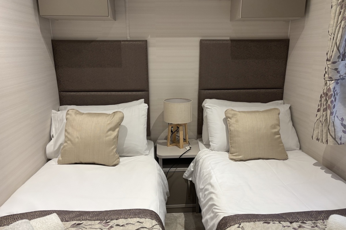 Carnaby Stamford, twin bedroom at Brokerswood