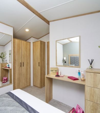 Carnaby Silverdale, master bedroom with mirrors at Brokerswood