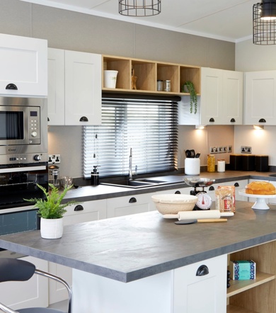 Sunseeker Sensation, breakfast bar in kitchen at Finlake