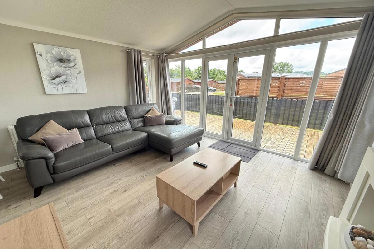 Finlake, Omar Southwold, patio doors