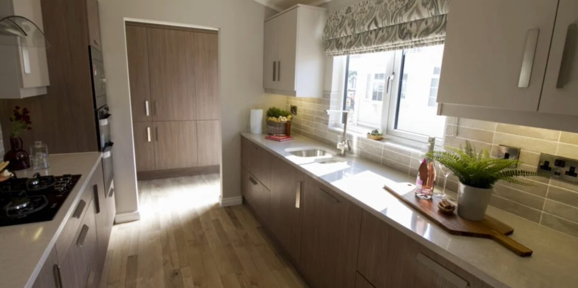 Oakgrove Clarendon, kitchen at Finlake