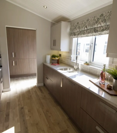 Oakgrove Clarendon, kitchen at Finlake