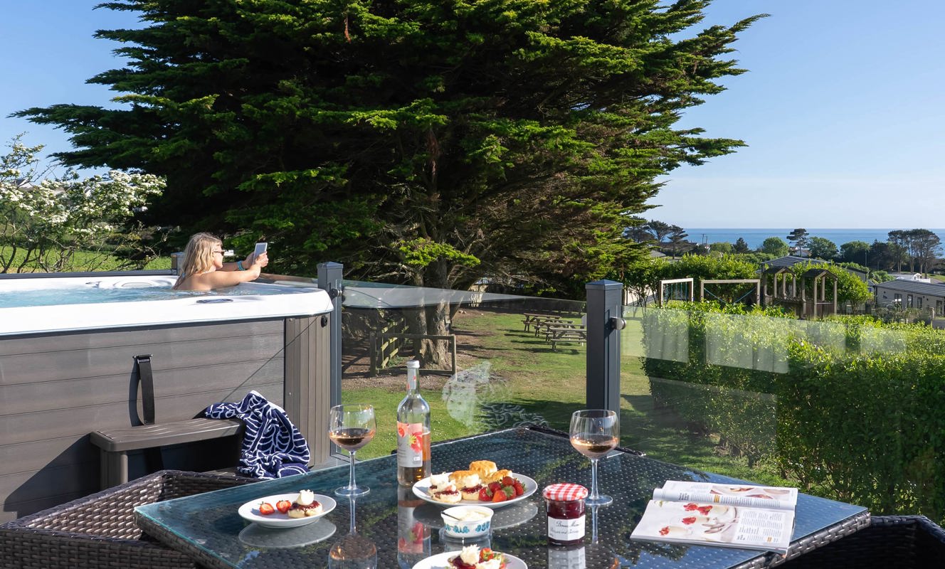 Praa Sands Lady In The Hot Tub Reading