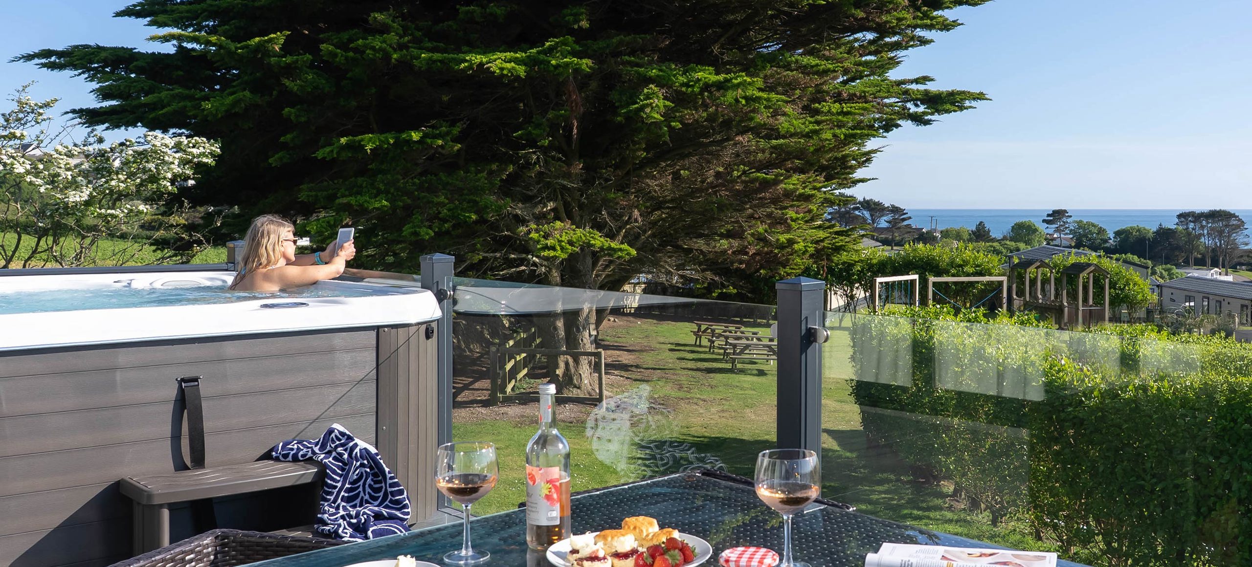Praa Sands Lady In The Hot Tub Reading