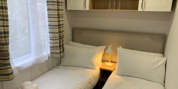 Sunseeker Spirit, twin bedroom at Brokerswood