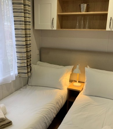 Sunseeker Spirit, twin bedroom at Brokerswood