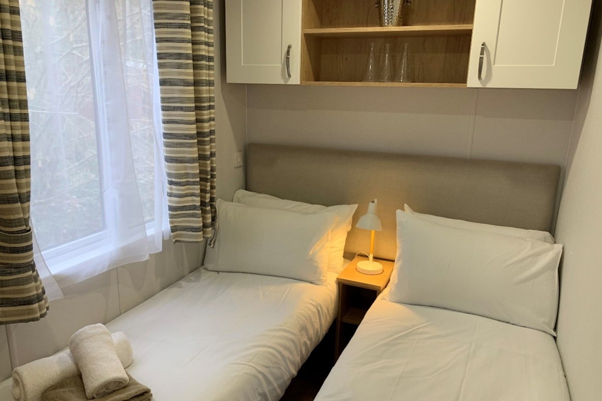 Sunseeker Spirit, twin bedroom at Brokerswood