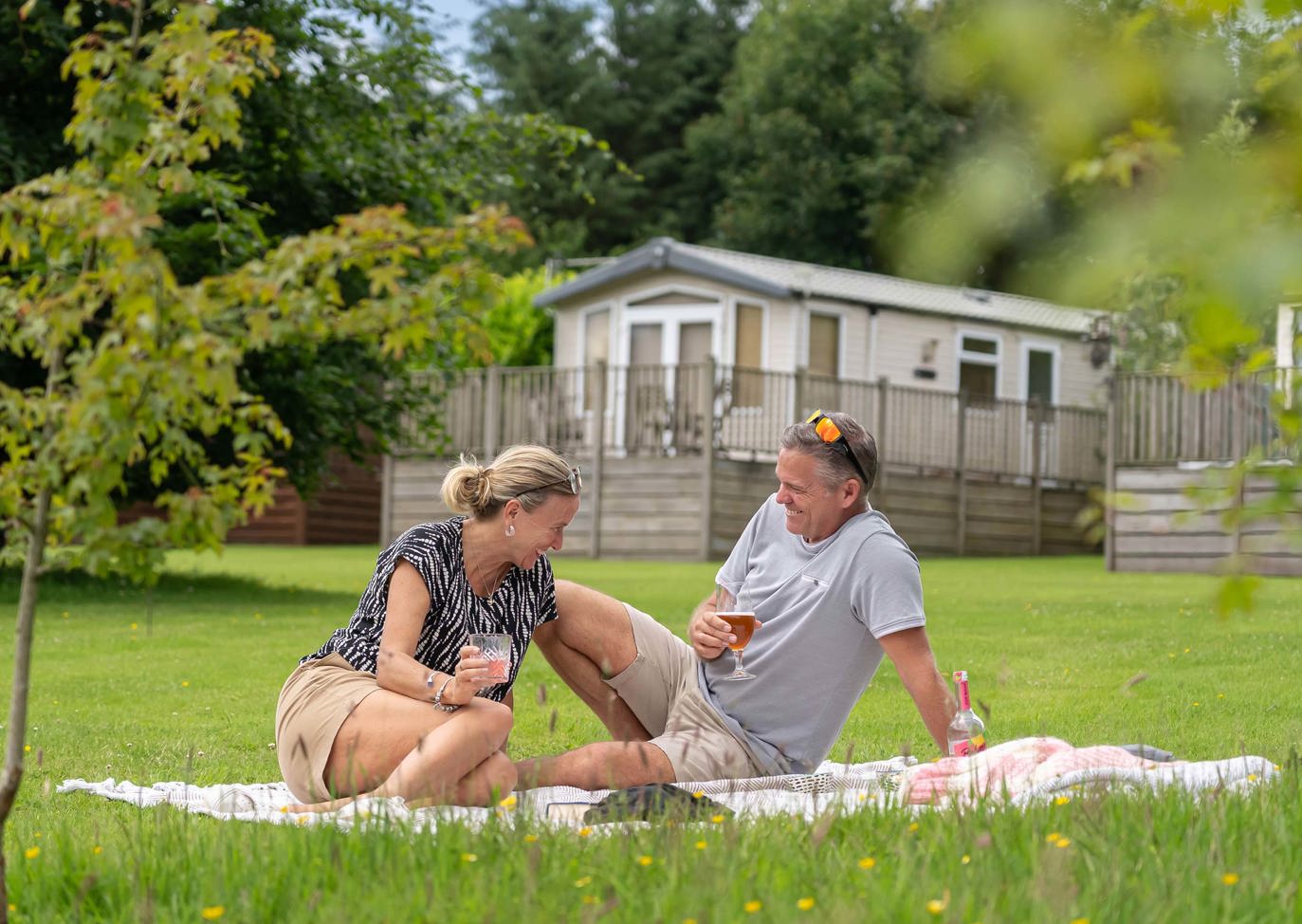 Dartmoor View Couple Having A Picnic