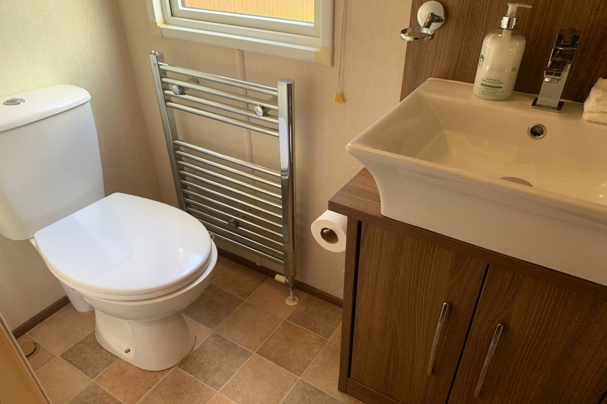 Carnaby Finesse, toilet at Finlake 