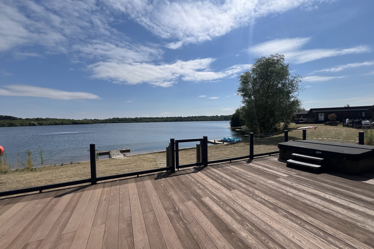 Delamere, Prestige Samphire, lake view