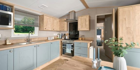 ABI Wimbledon FW12, Kitchen at Finlake