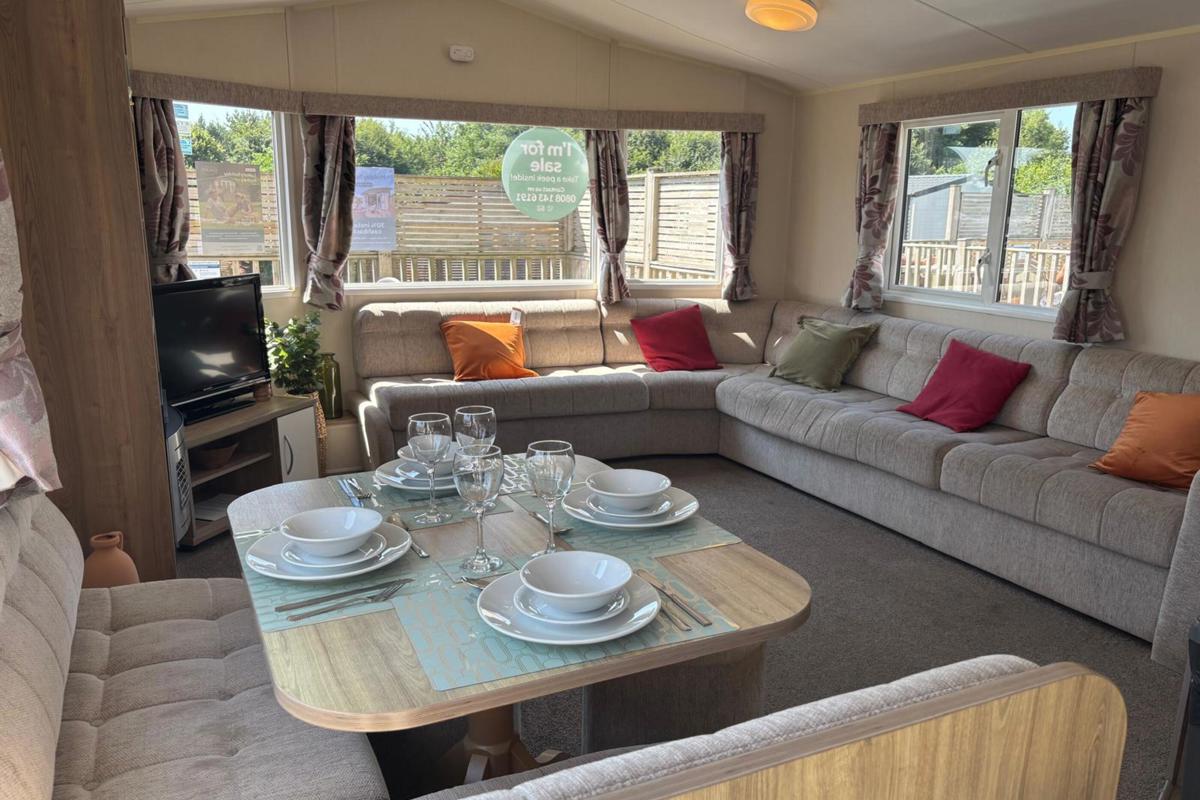 Dartmoor View,  Willerby Rio, dining table