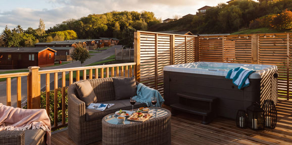 Finlake Autumn Dusk Lodge And Hot Tub