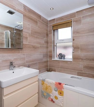 Wessex Classic, bathroom at Delamere