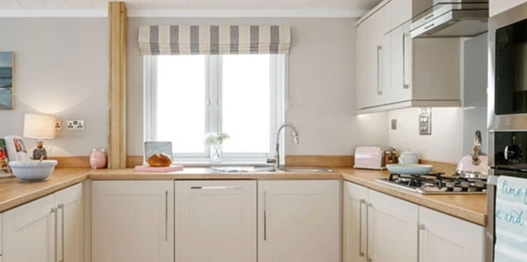 Wessex Contemporary, kitchen at Finlake