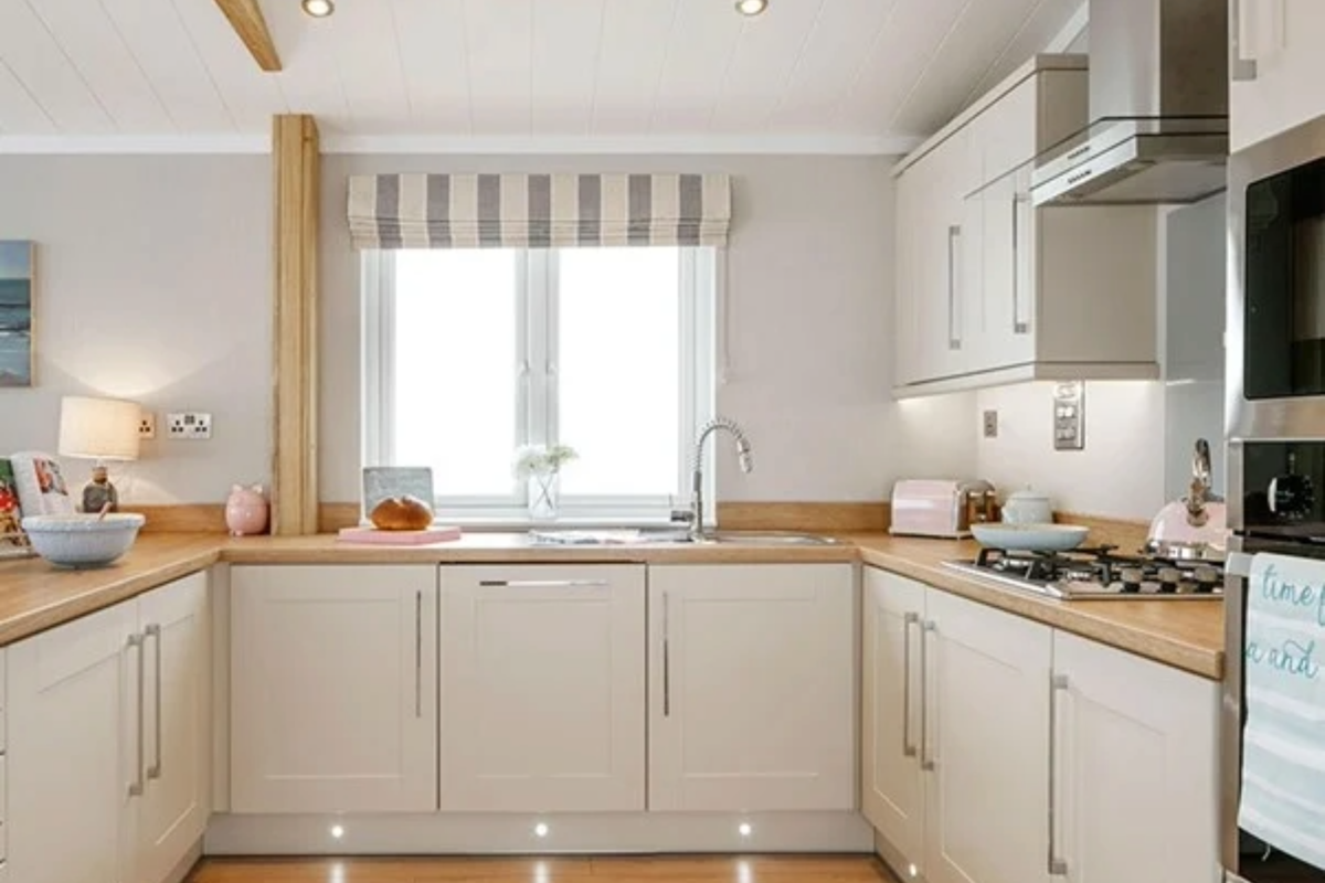Wessex Contemporary, kitchen at Finlake