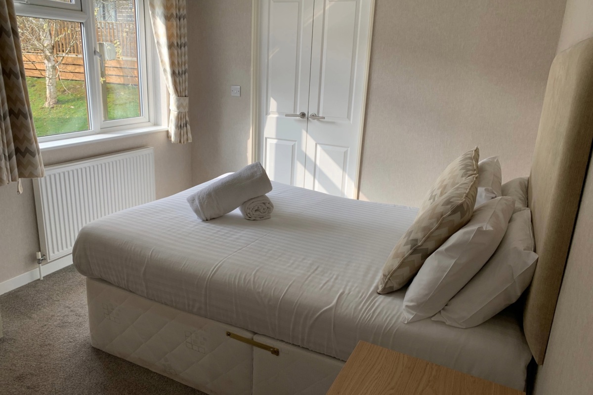 Omar Westfield, master bedroom at Finlake