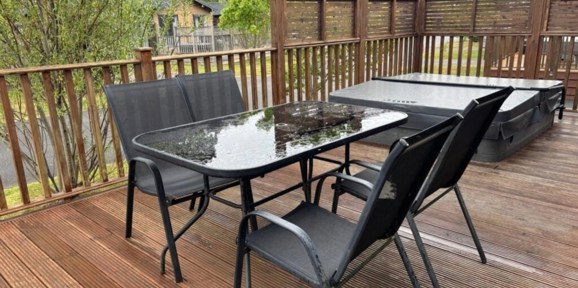 Prestige Dovecote, decking with furniture at Brokerswood