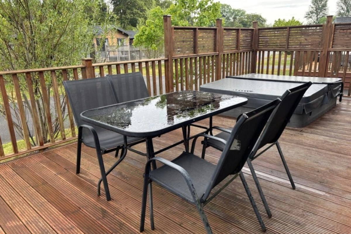 Prestige Dovecote, decking with furniture at Brokerswood