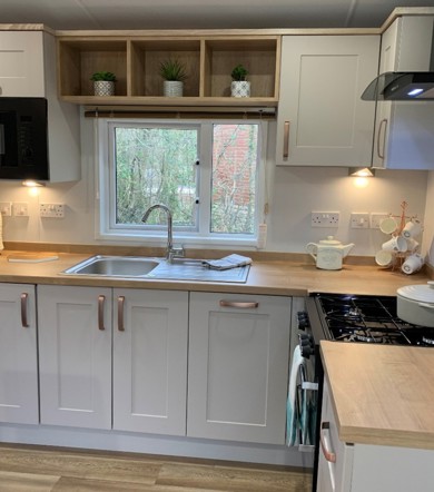 Sunseeker Spirit, kitchen at Brokerswood