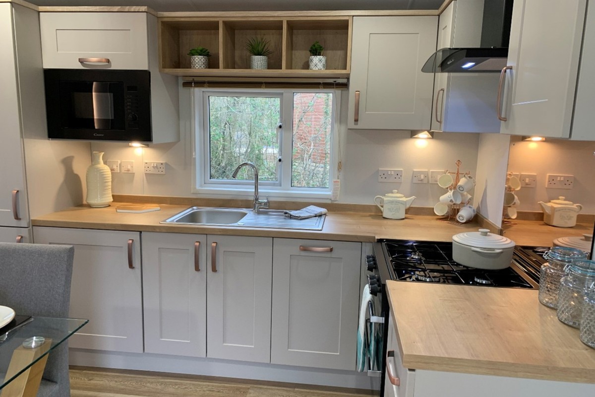 Sunseeker Spirit, kitchen at Brokerswood