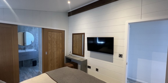 Delamere, Prestige Samphire, master into ensuite