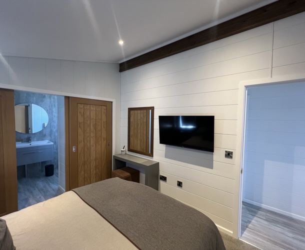 Delamere, Prestige Samphire, master into ensuite