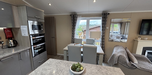 Devon Hills, Regal Hamilton, dining area