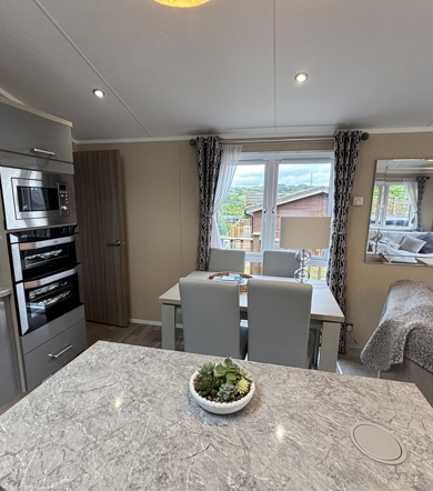 Devon Hills, Regal Hamilton, dining area