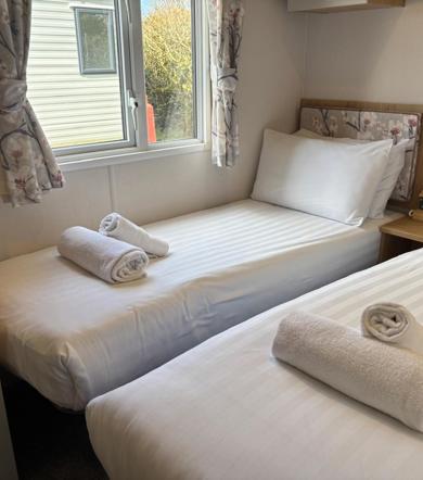 Carnaby Silverdale, twin bedroom at Dartmoor View