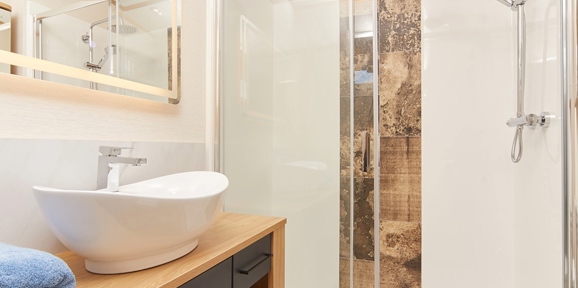 Carnaby Chantry, shower at Delamere