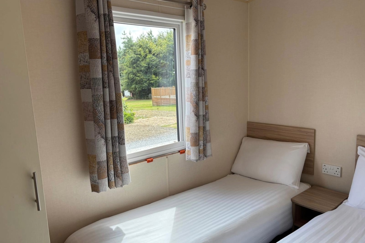 Regal Kingsbury, twin bedroom at Dartmoor View