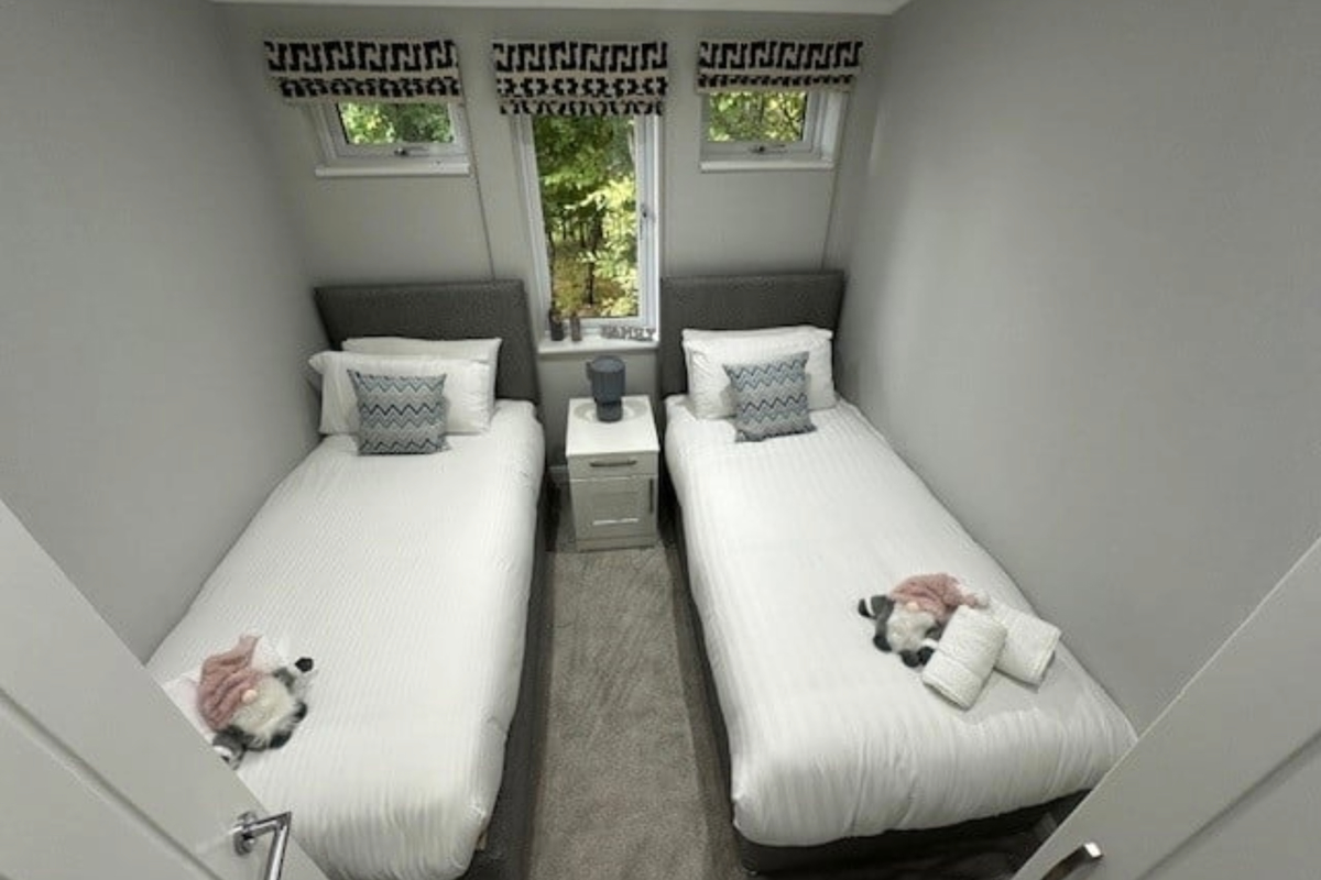 Kentmere Super, twin bedroom at Finlake