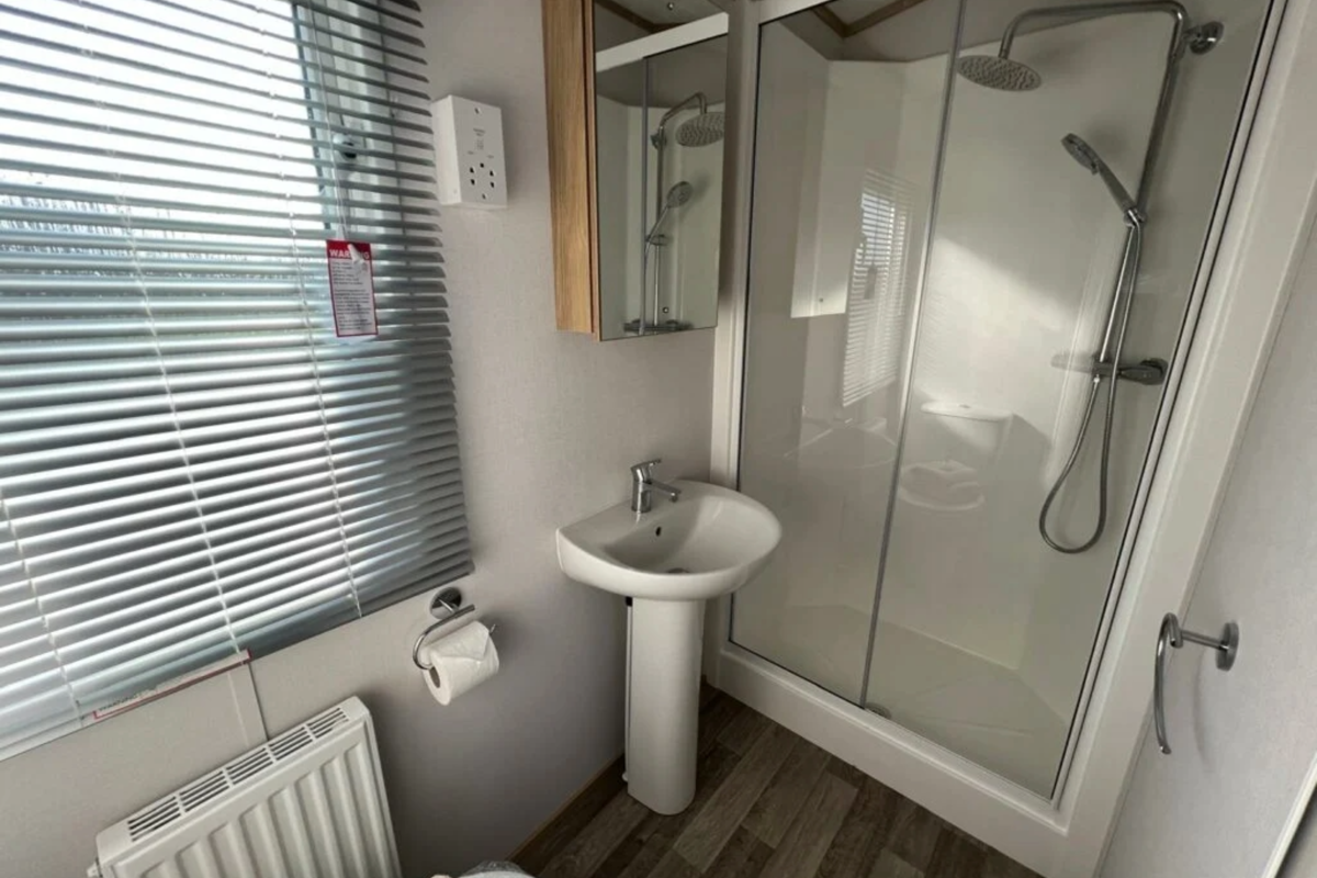 Carnaby Silverdale, shower at Talyfan