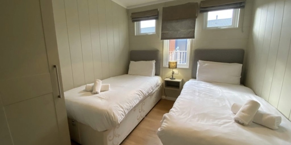 Prestige Dovecote, twin bedroom at Brokerswood