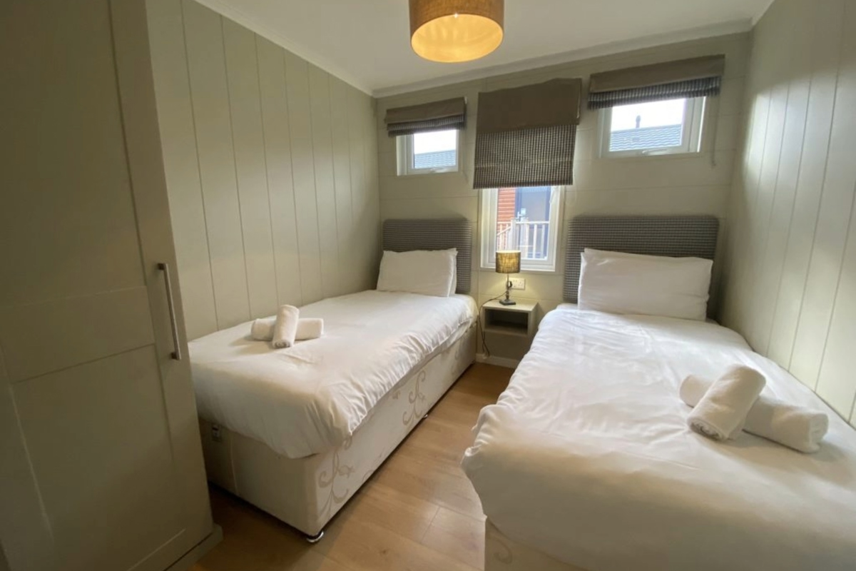 Prestige Dovecote, twin bedroom at Brokerswood