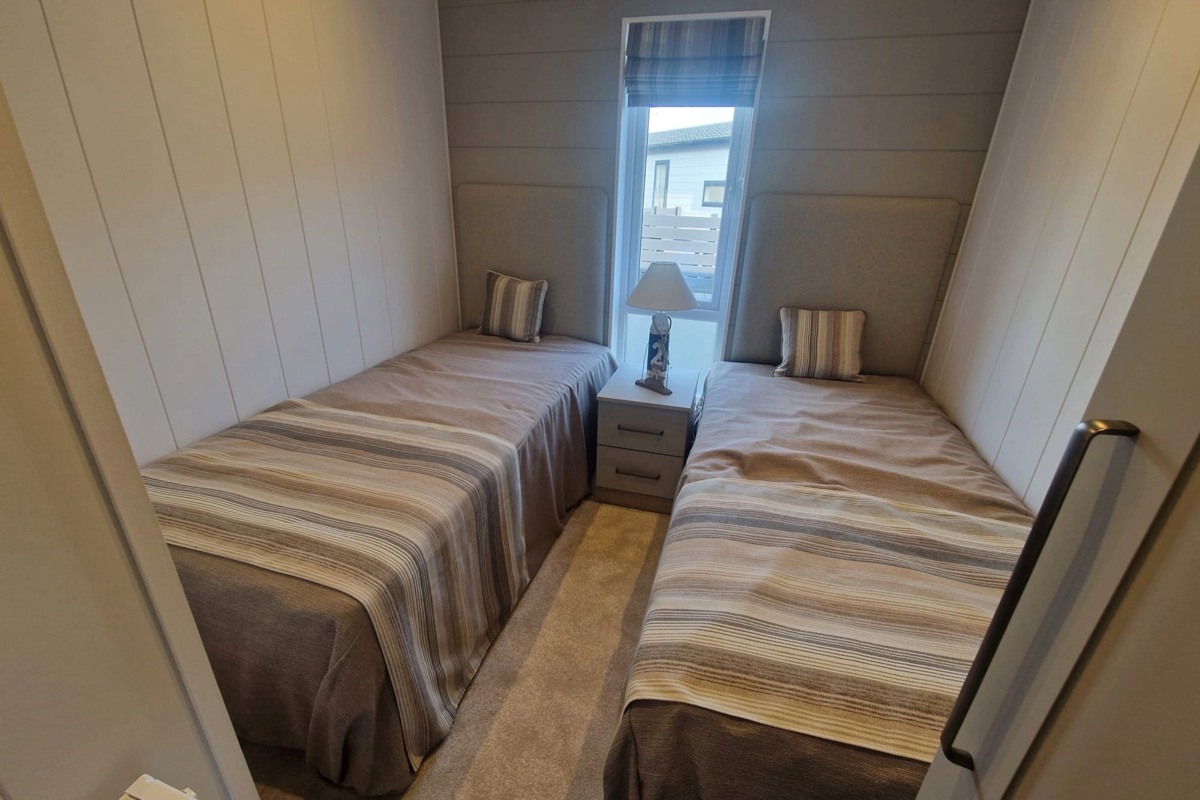Prestige Oyster Catcher, twin bedroom at Talyfan