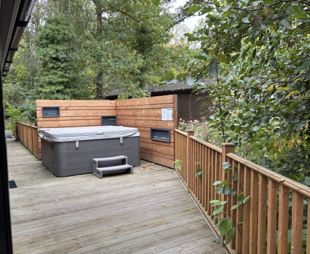 Wessex Contemporary, decking area with hot tub at Brokerswood