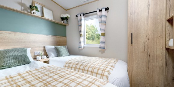 ABI Coworth, twin bedroom at Finlake
