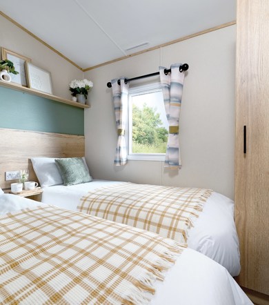 ABI Coworth, twin bedroom at Finlake