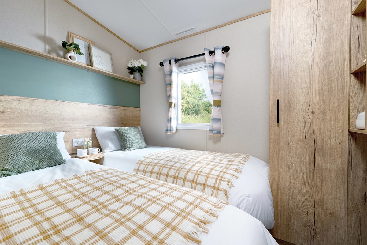 ABI Coworth, twin bedroom at Finlake