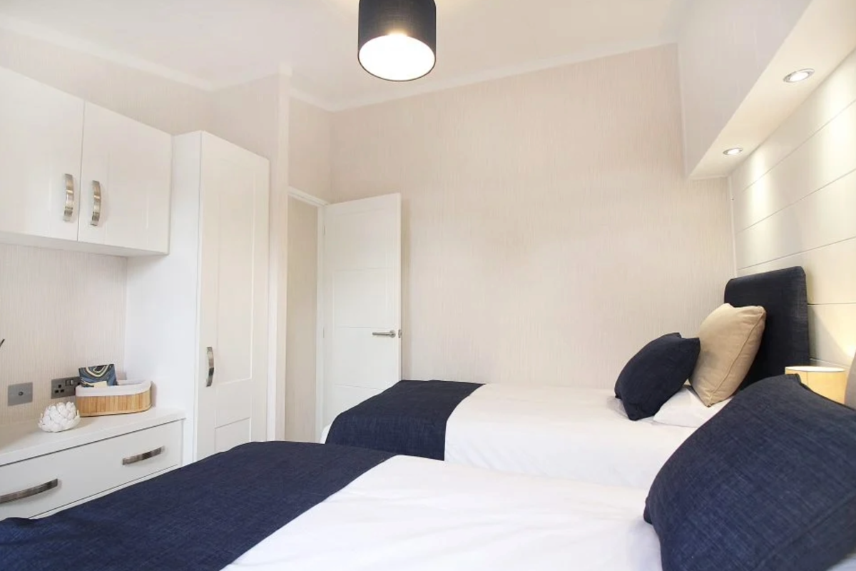 Omar Alderney, twin bedroom at Brokerswood