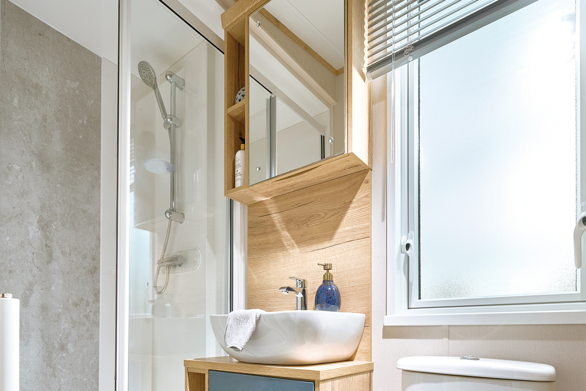 ABI Windermere, shower at Devon Hills