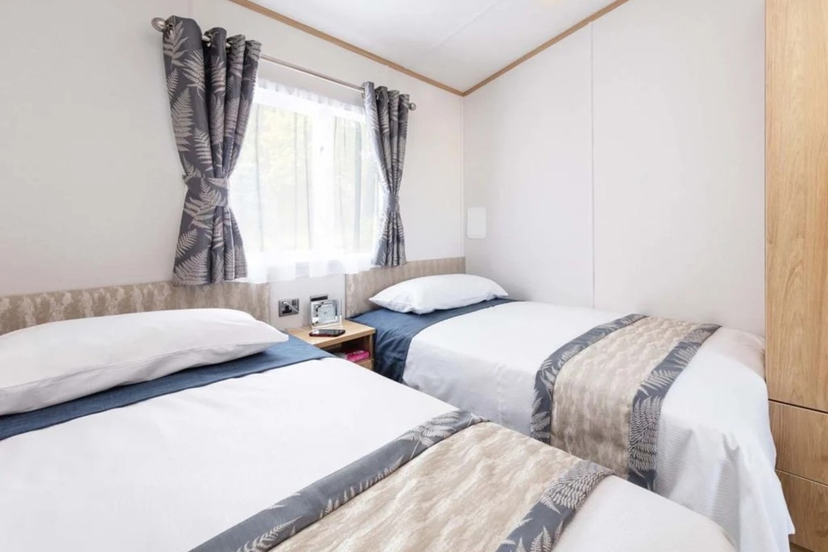 Carnaby Chantry, twin bedroom at Finlake 