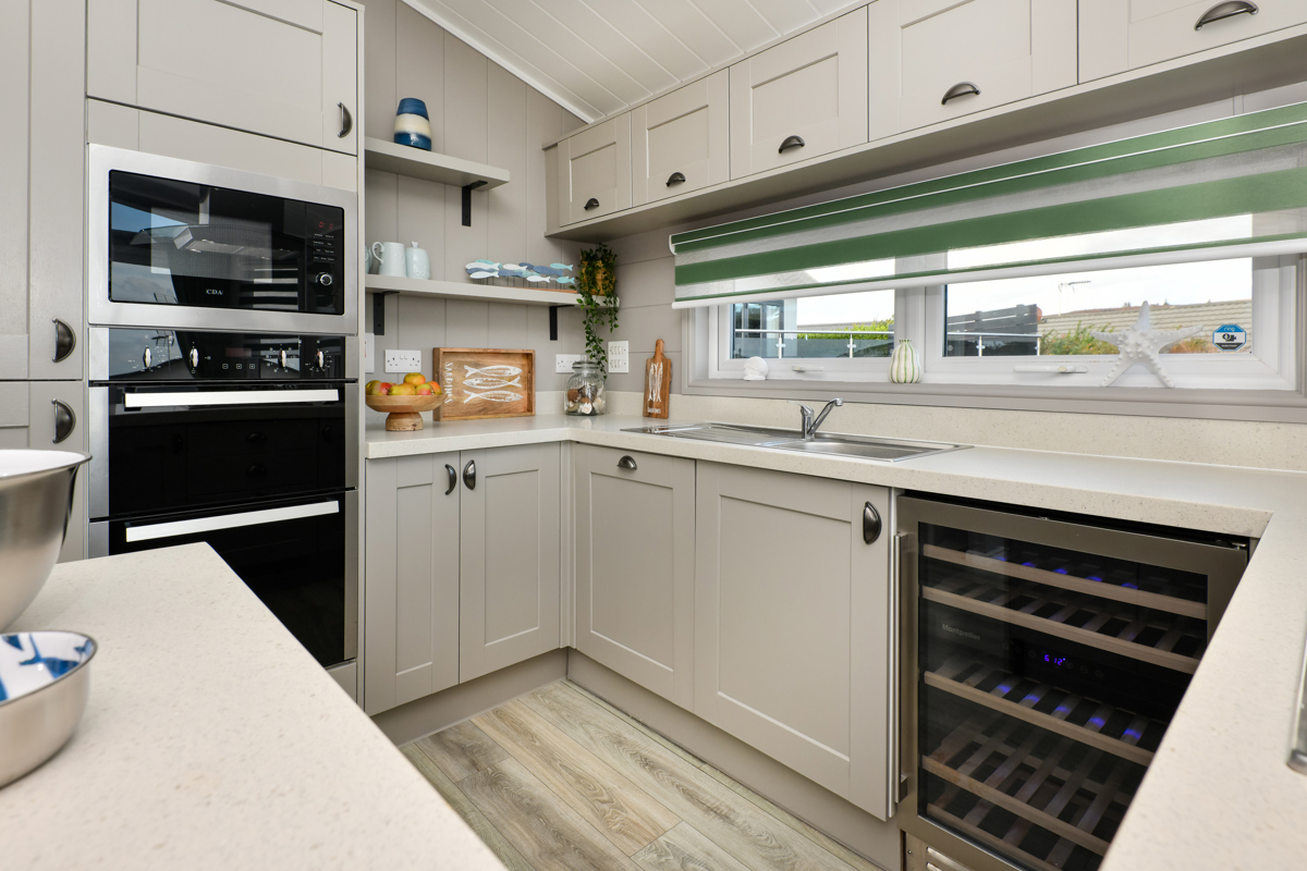 Prestige Navigator, kitchen with oven at The Warren