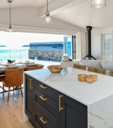 Retreat Coastal, breakfast bar with view at The Warren