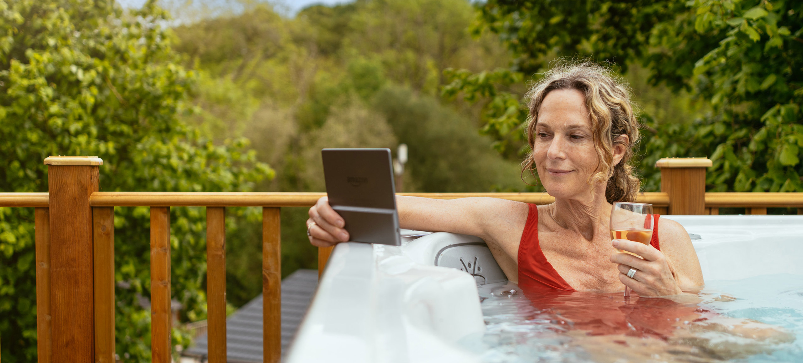 Finlake Lady In Woodland Setting In Hot Tub
