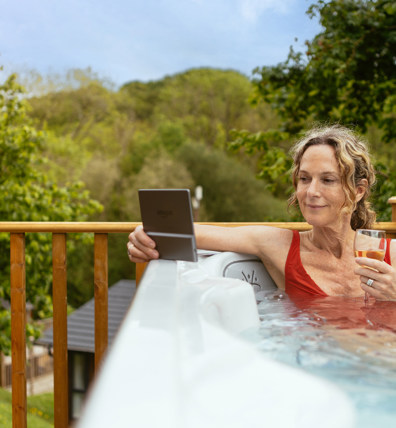 Finlake Lady In Woodland Setting In Hot Tub